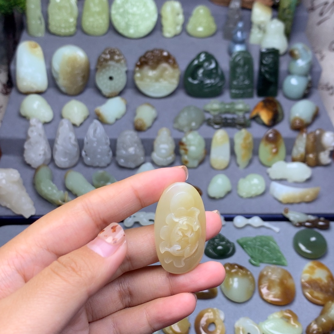 和田玉未镶嵌挂件