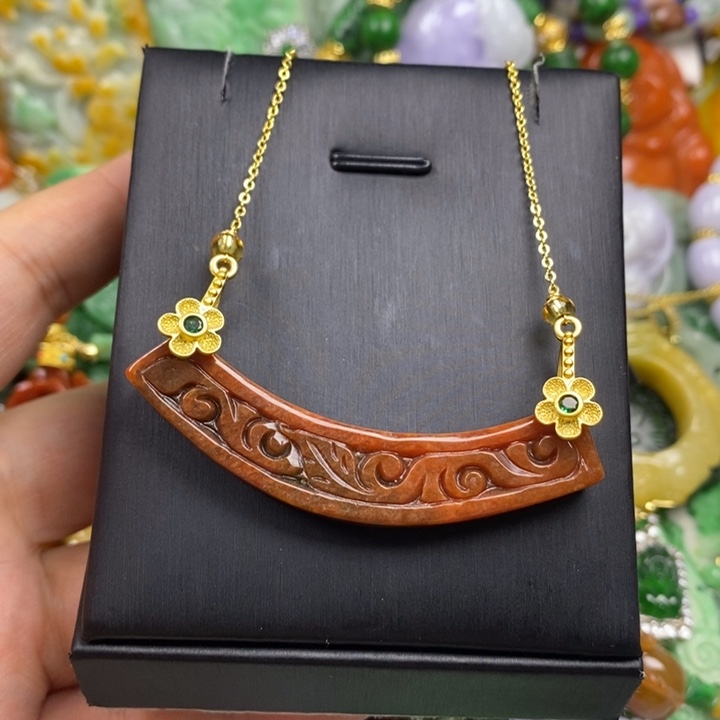 翡翠未镶嵌吊坠(赠链)