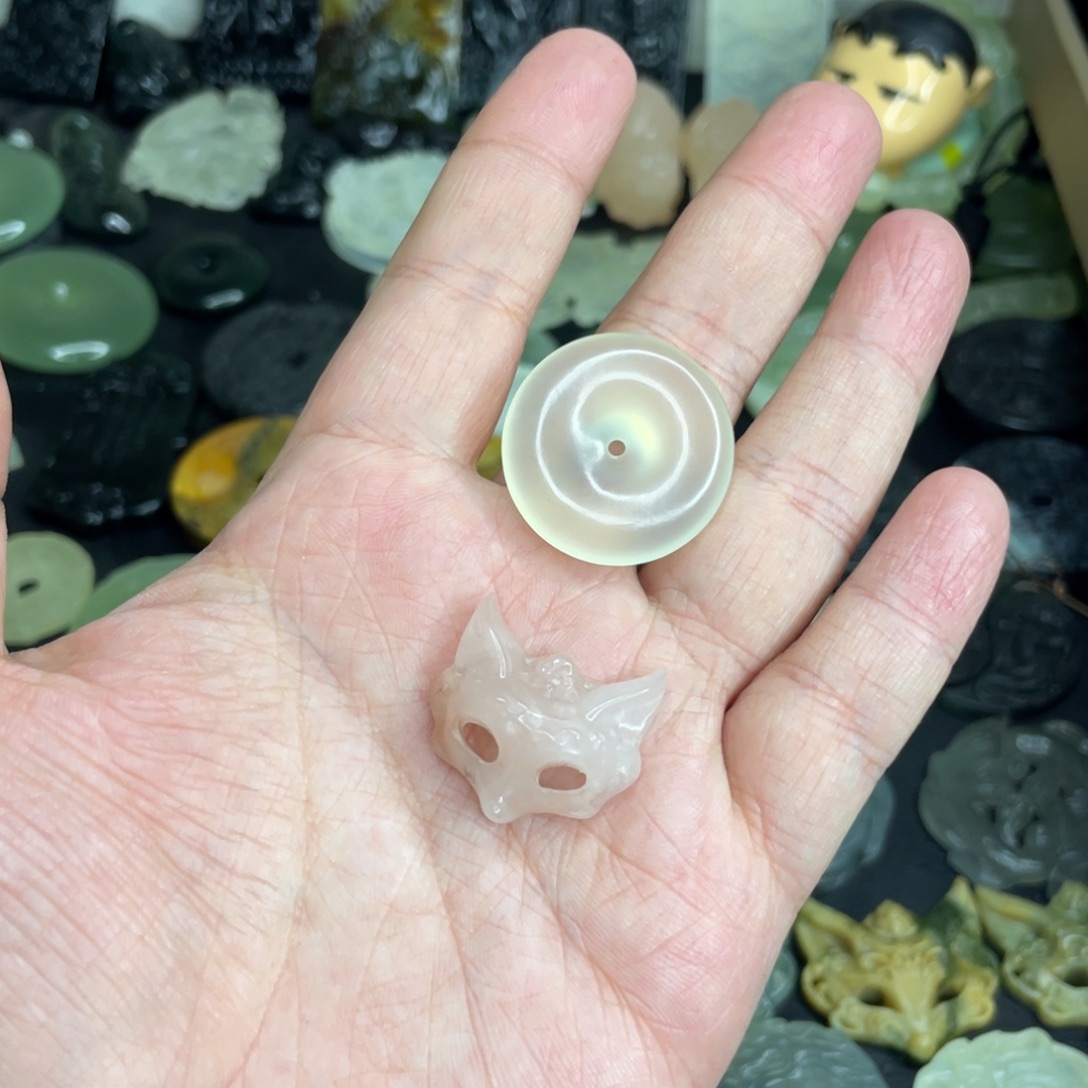 豆***沙岫玉未镶嵌颈饰俩