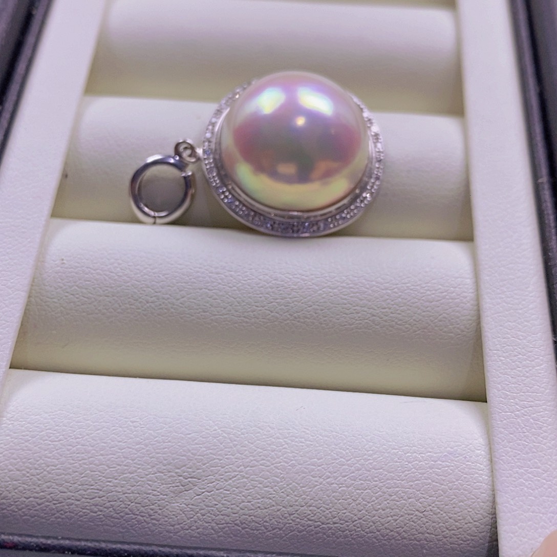 拼合珍珠（马贝珠）颈饰18K金镶嵌