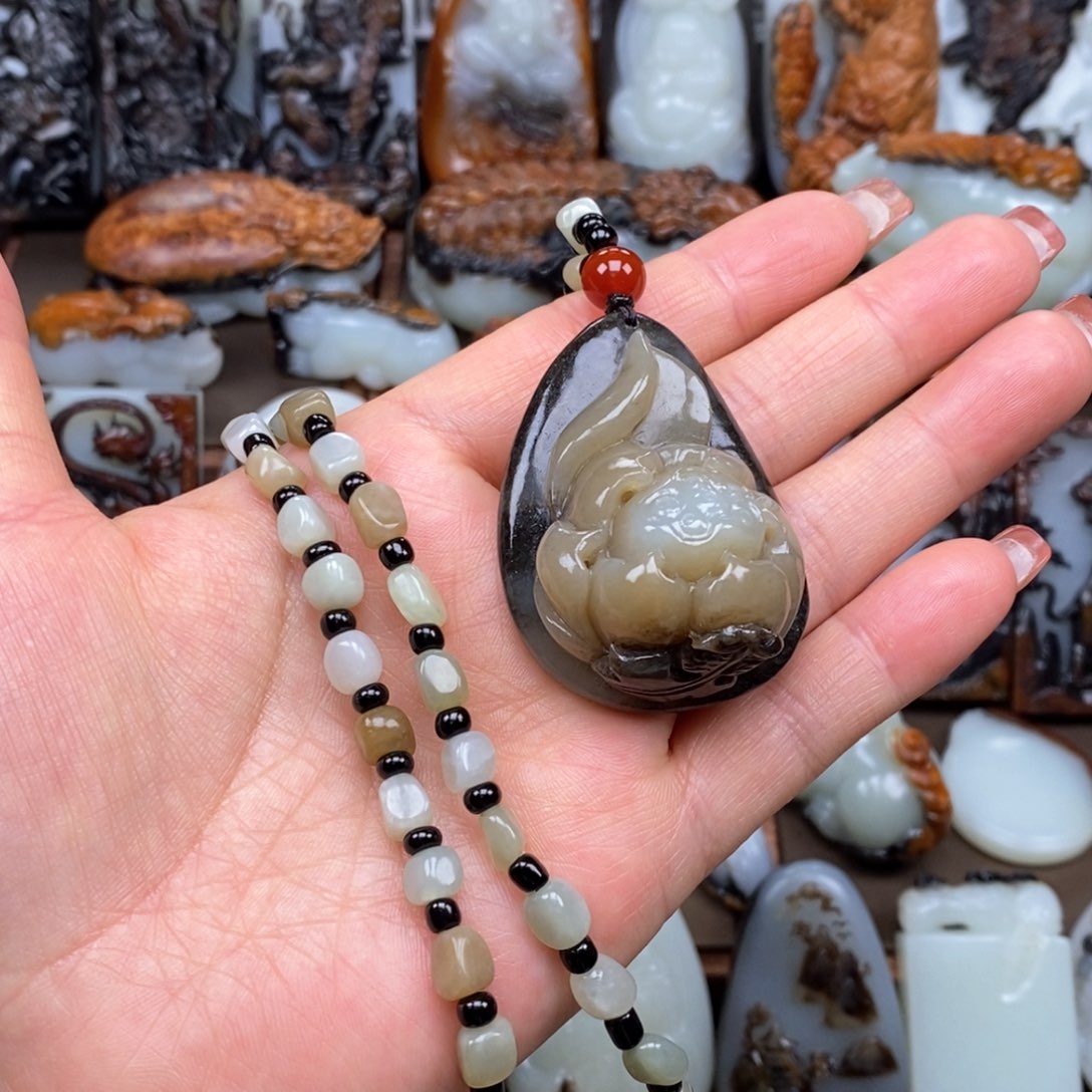 颈饰未镶嵌和田玉