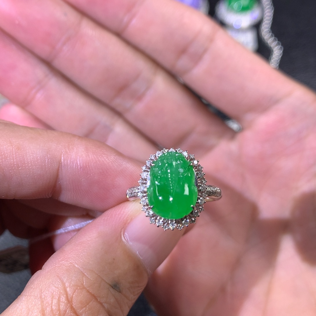 翡翠戒指18K金镶嵌翡翠