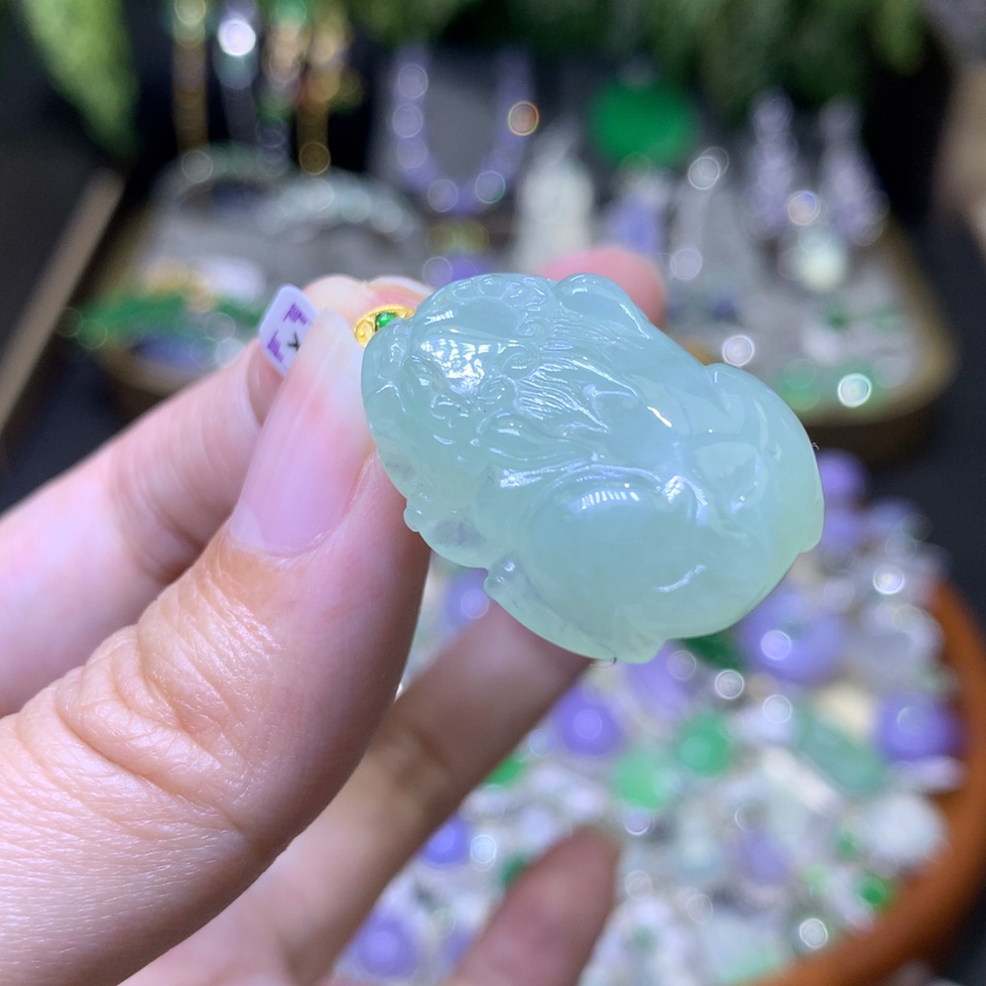 颈饰18K金镶嵌翡翠