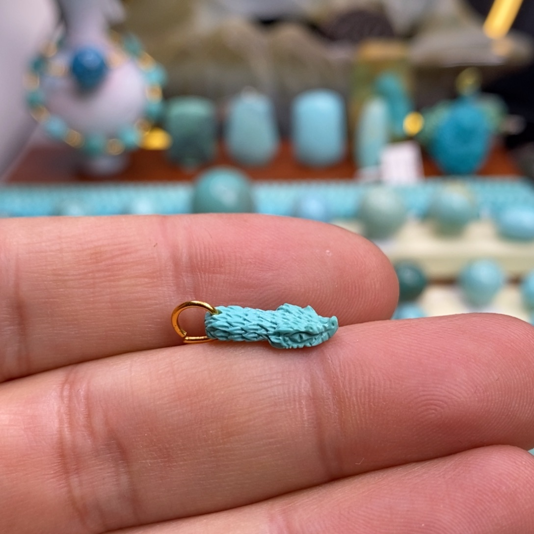 绿松石未镶嵌珠宝奇石