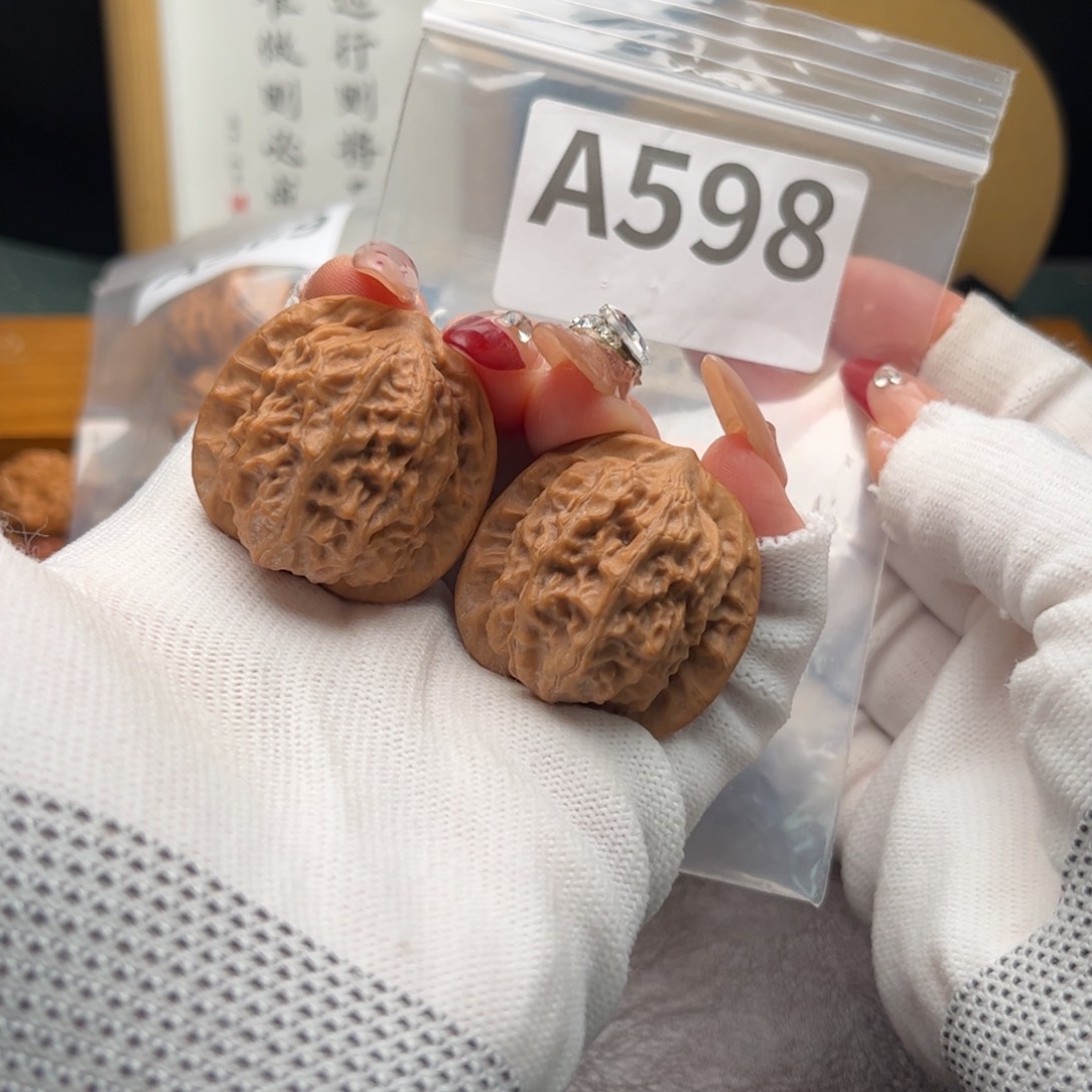 文玩核桃把件35瓷娃娃a 598