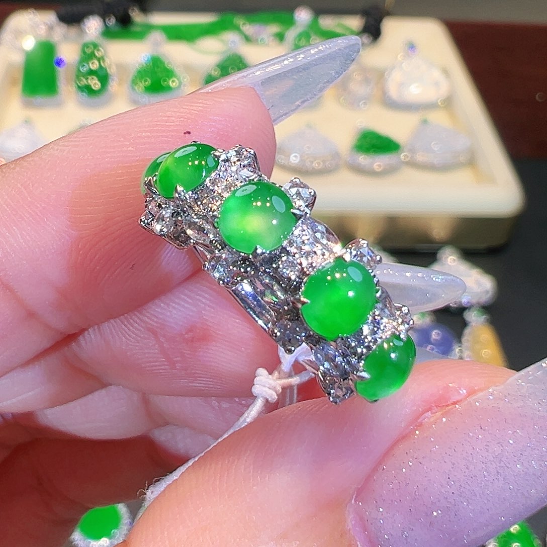 翡翠戒指18K金镶嵌翡翠