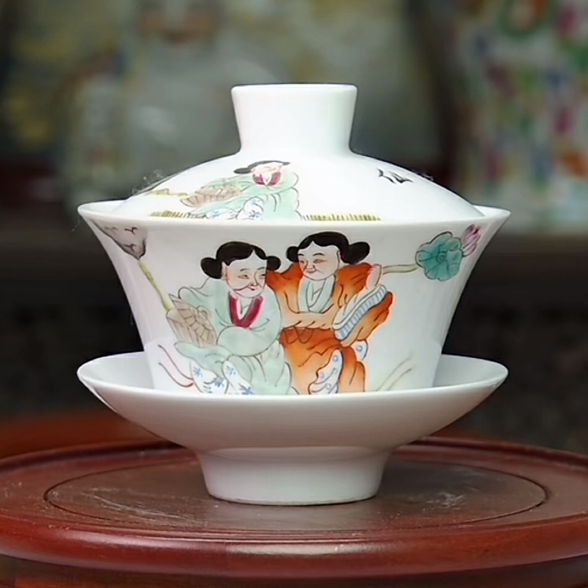 粉彩人物两才盖碗   高10.5公分 口径11公分 全品  