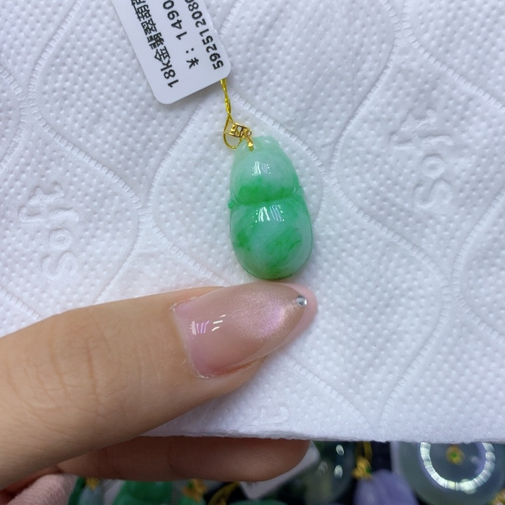 颈饰18K金镶嵌翡翠