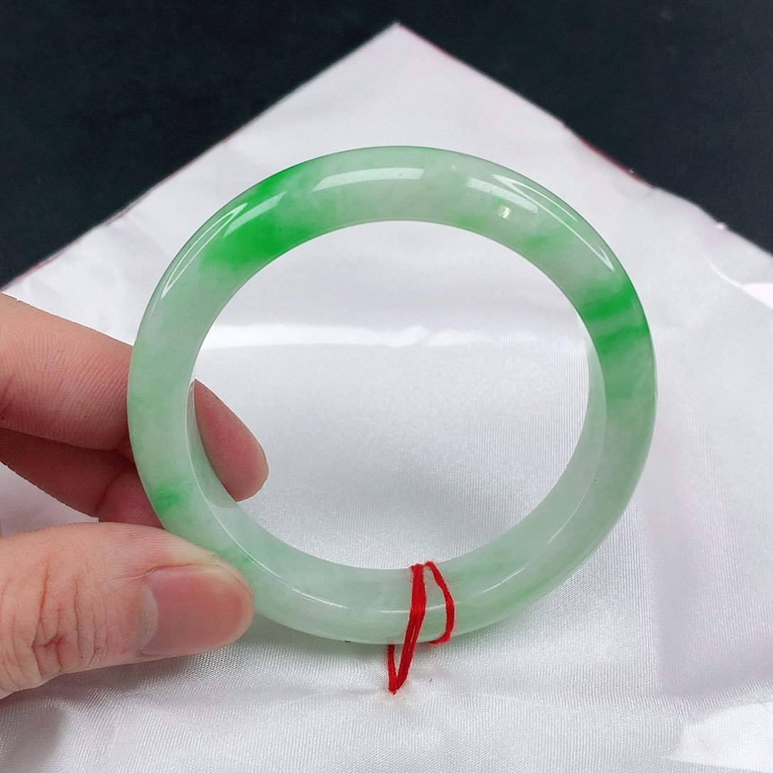 翡翠手镯未镶嵌圈55.6。5404