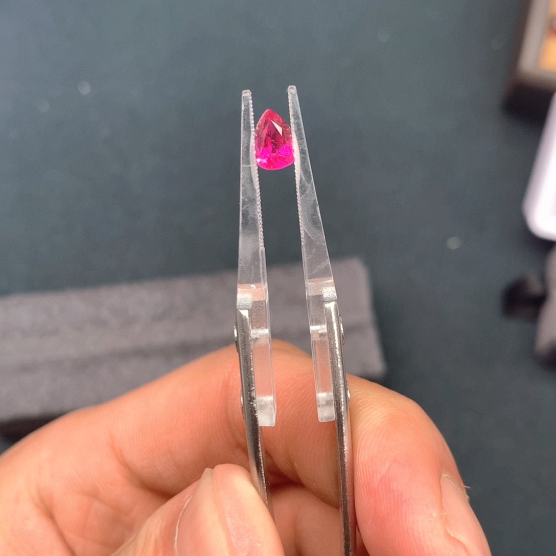 蓝宝石裸石未镶嵌1.01克拉