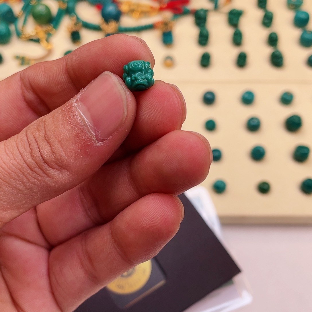 绿松石颈饰未镶嵌