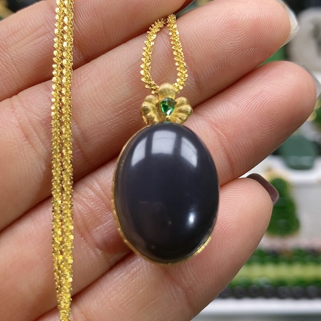 和田玉颈饰18K金镶嵌