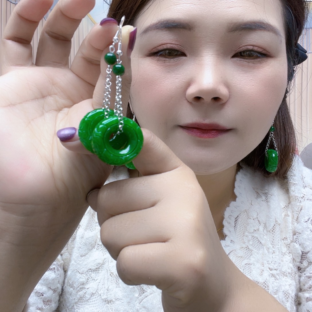 翡翠未镶嵌颈饰耳坠