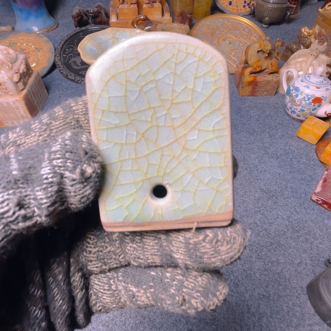 碟坎坎坷坷地走过这座