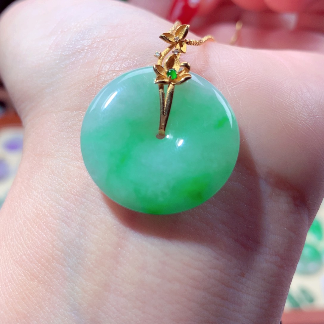 翡翠吊坠(不含链)18K金镶嵌