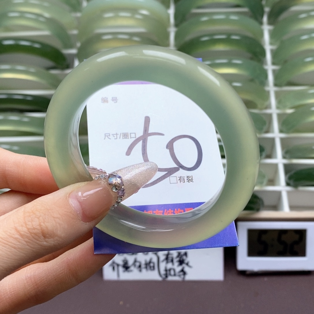 蛇纹石玉手镯未镶嵌