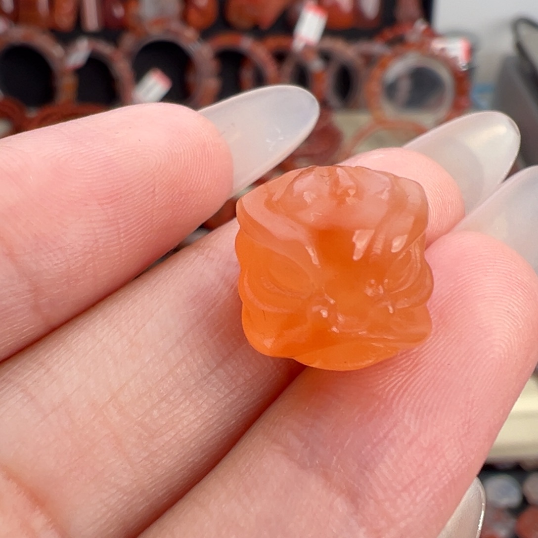 我***一南红玛瑙未镶嵌颈饰醒狮头