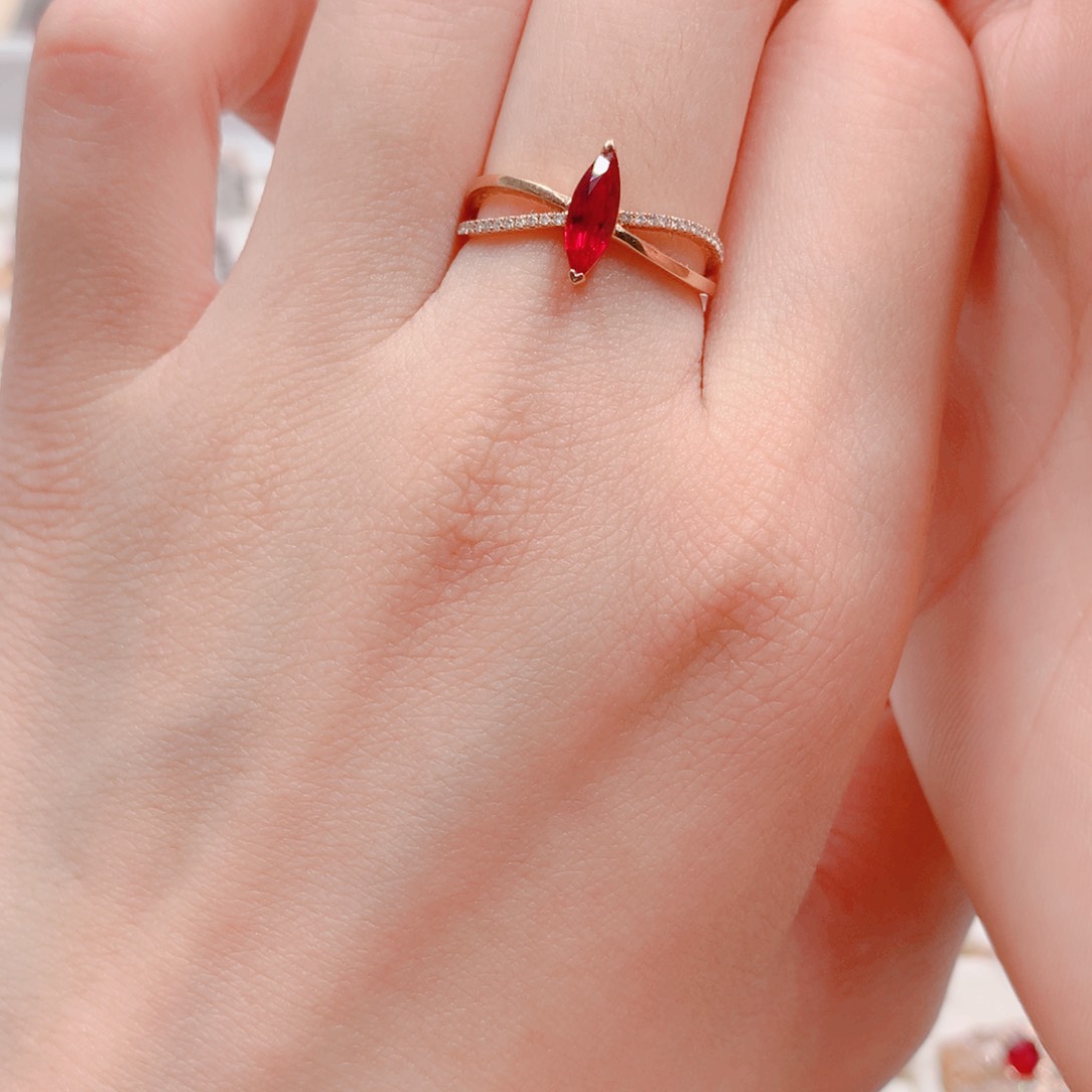 红宝石戒指18K金镶嵌