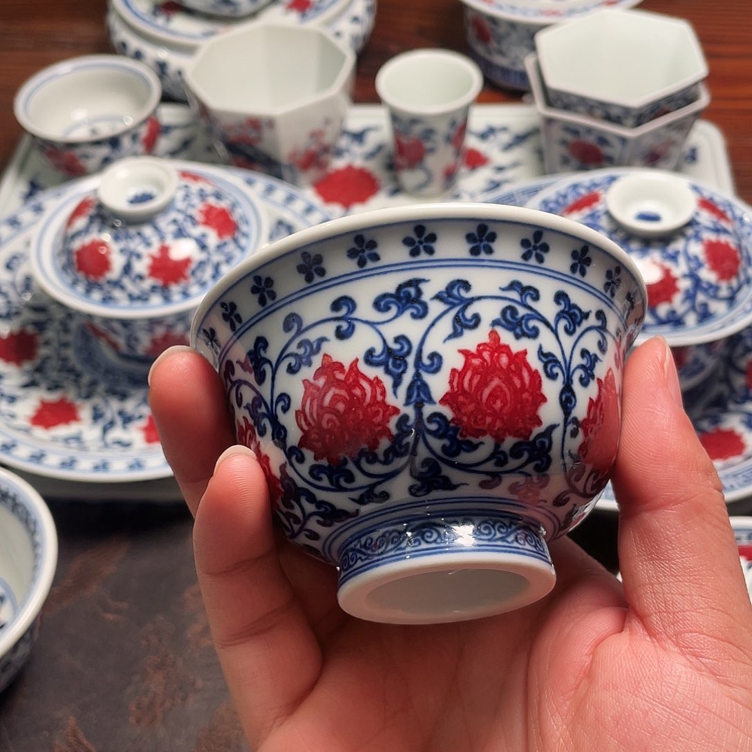 青花釉里红缠枝莲师心压手