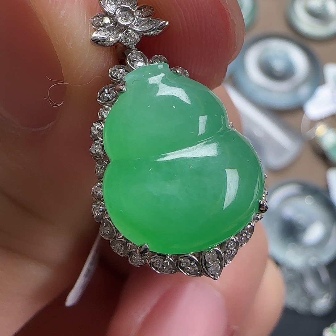 翡翠18K金镶嵌颈饰