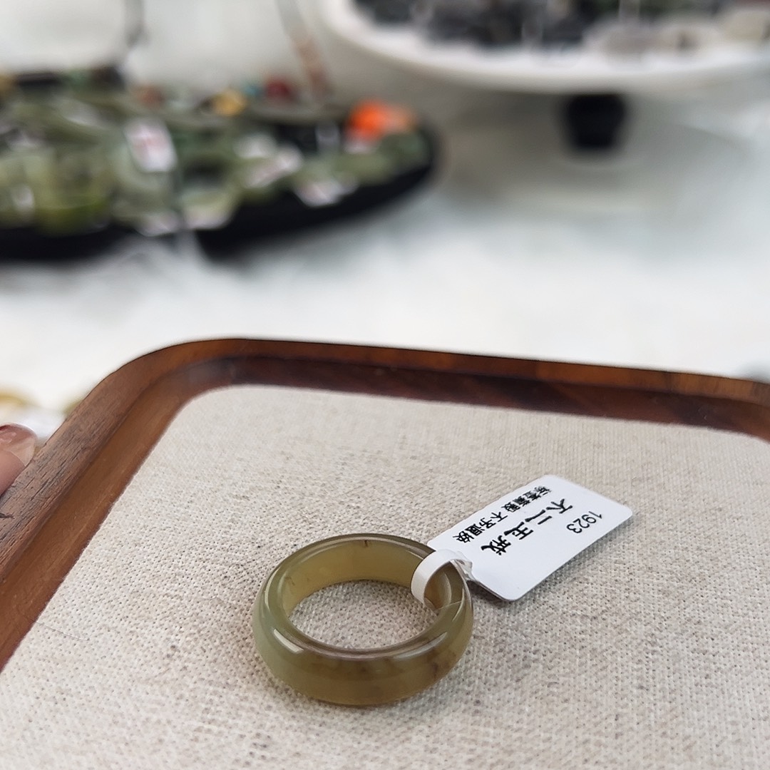 和田玉未镶嵌戒指17.1黄糖泥鳅背N09