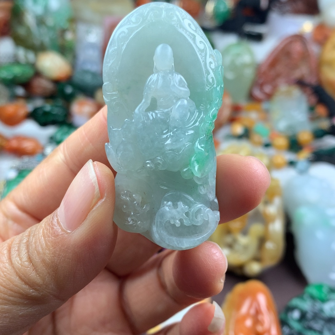 翡翠未镶嵌颈饰挂件