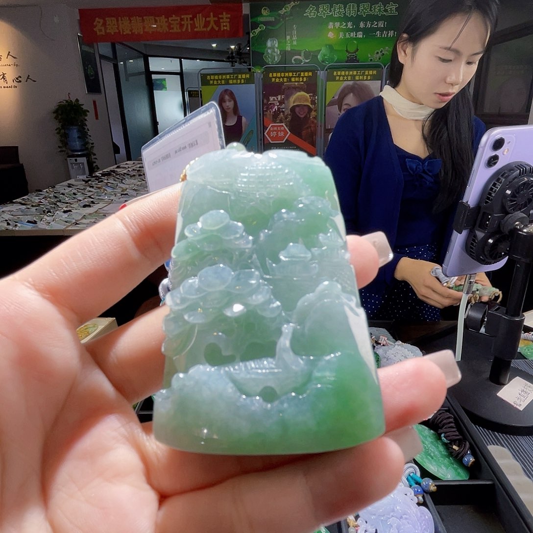 颈饰未镶嵌翡翠一个