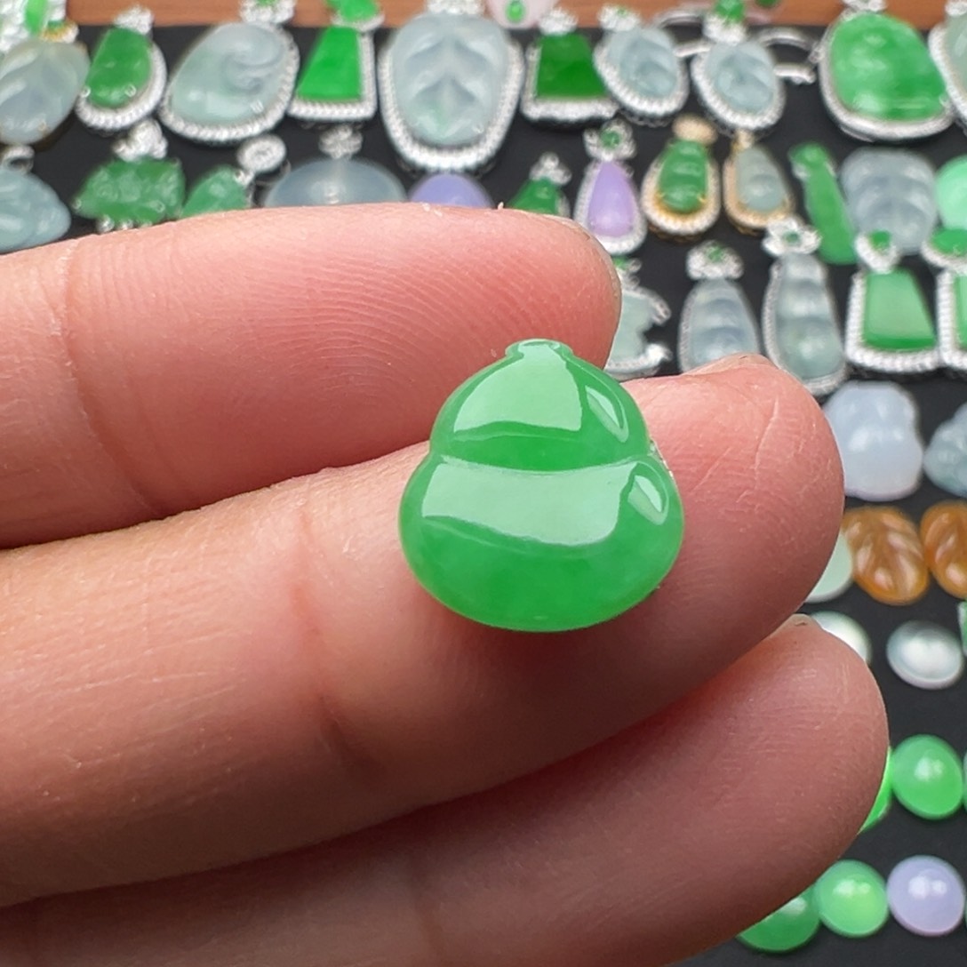 翡翠颈饰未镶嵌葫芦11.2