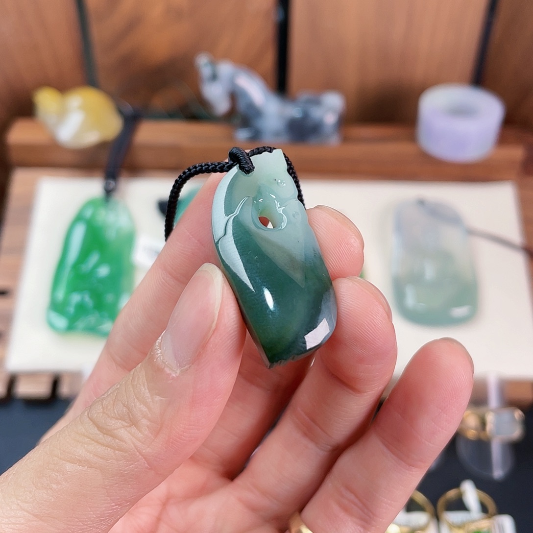 ****意翡翠未镶嵌颈饰心心相印