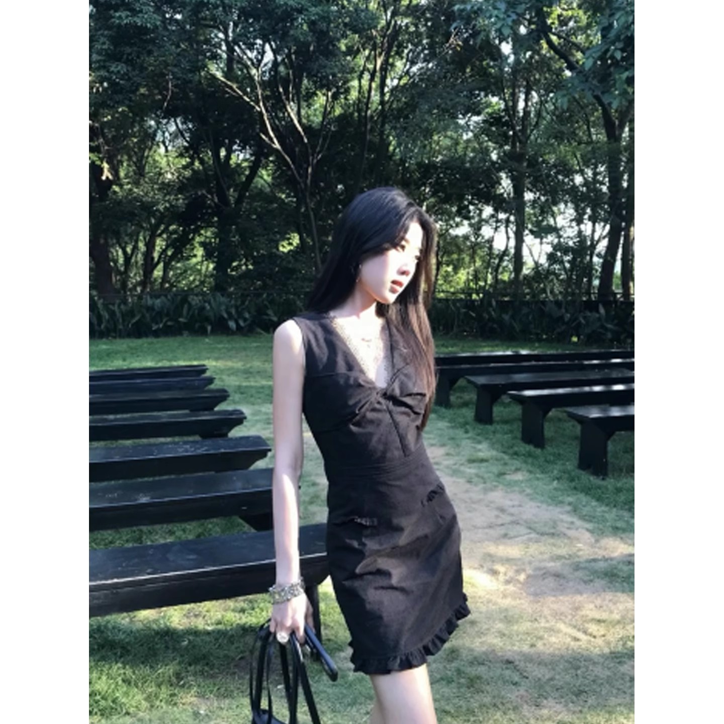 法式黑色V领蕾丝无袖背心连衣裙女夏季纯欲性感收腰显瘦包臀短裙
