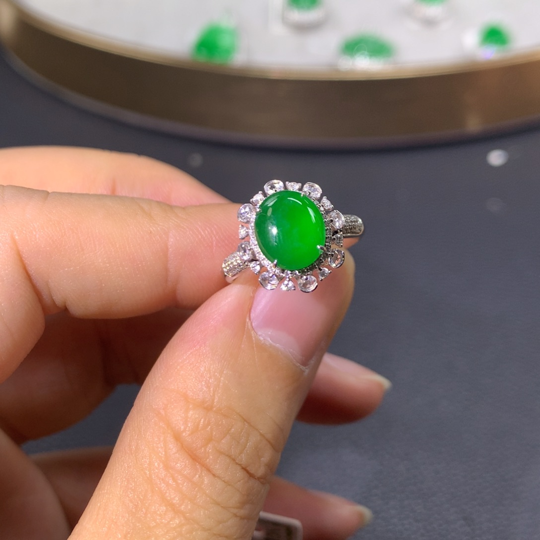 翡翠戒指18K金镶嵌翡翠