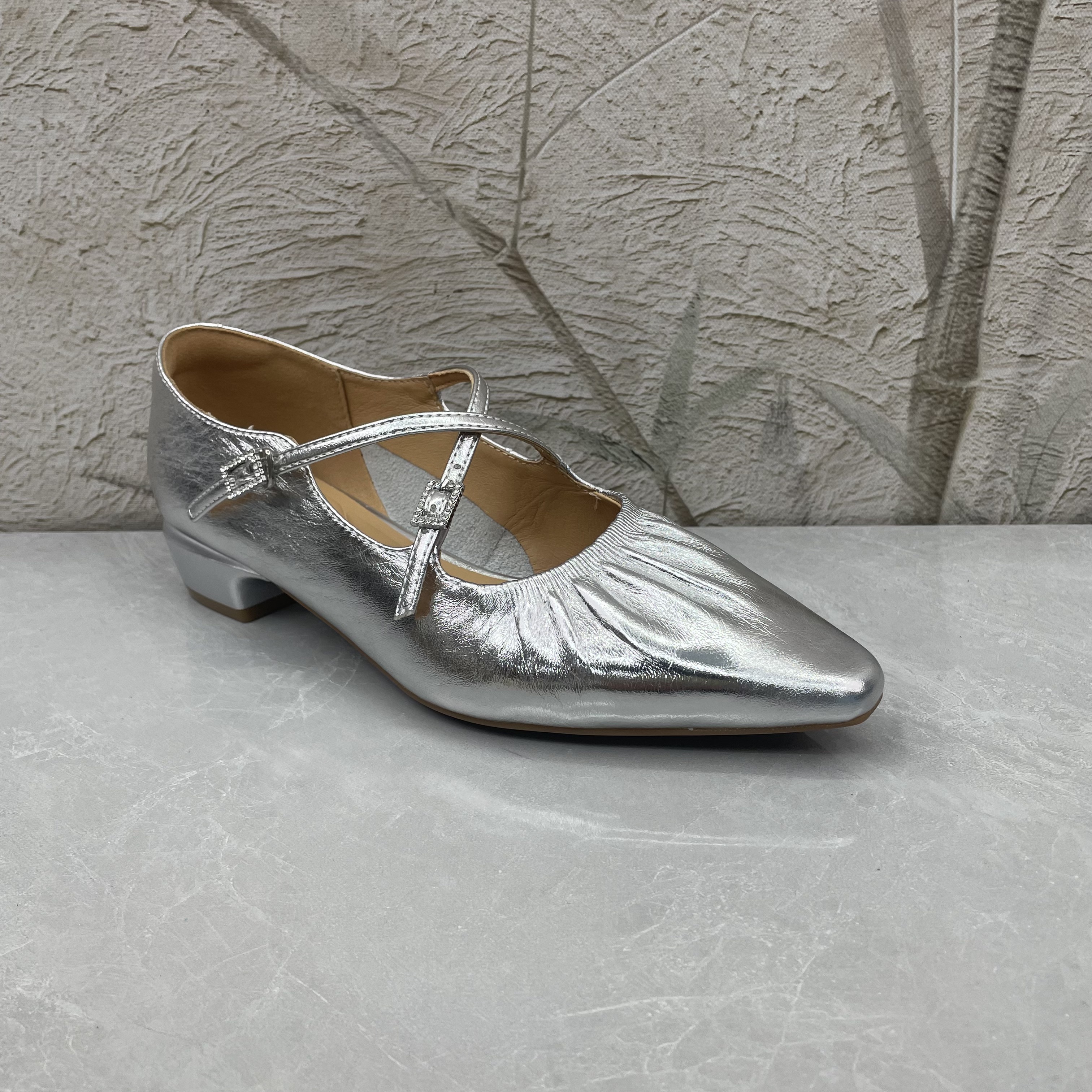 单鞋女（牛皮）13835-1130(孤品) f区39码