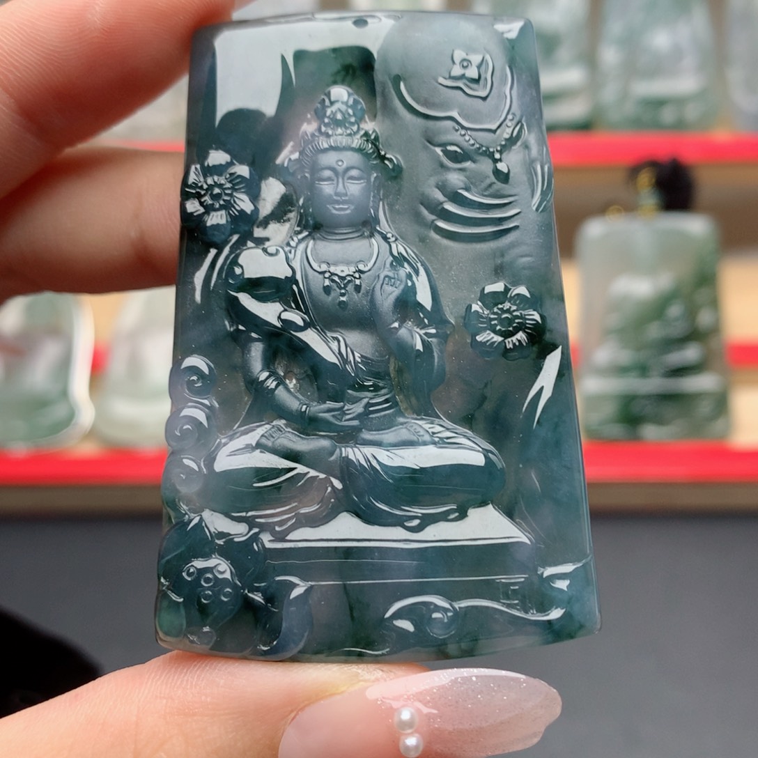 小***总颈饰未镶嵌翡翠普贤菩萨