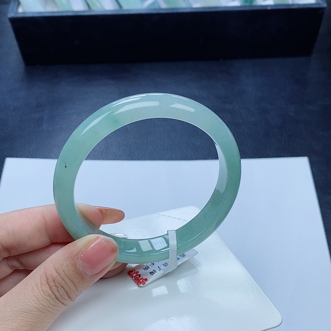 翡翠手镯未镶嵌58.3圈口