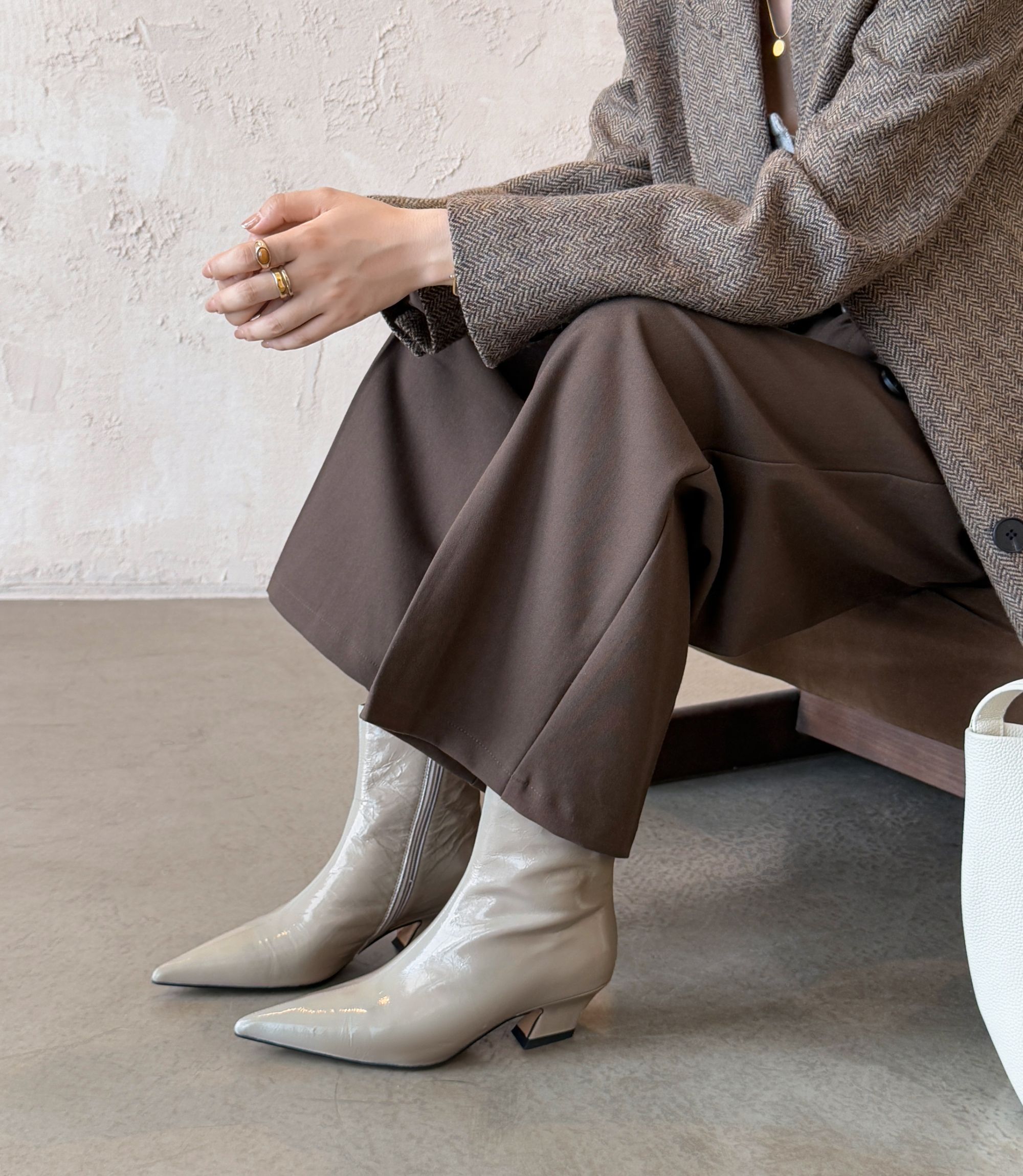 【唐唐家】法式小众气质尖头粗跟短靴2025秋冬真皮中跟时装单靴