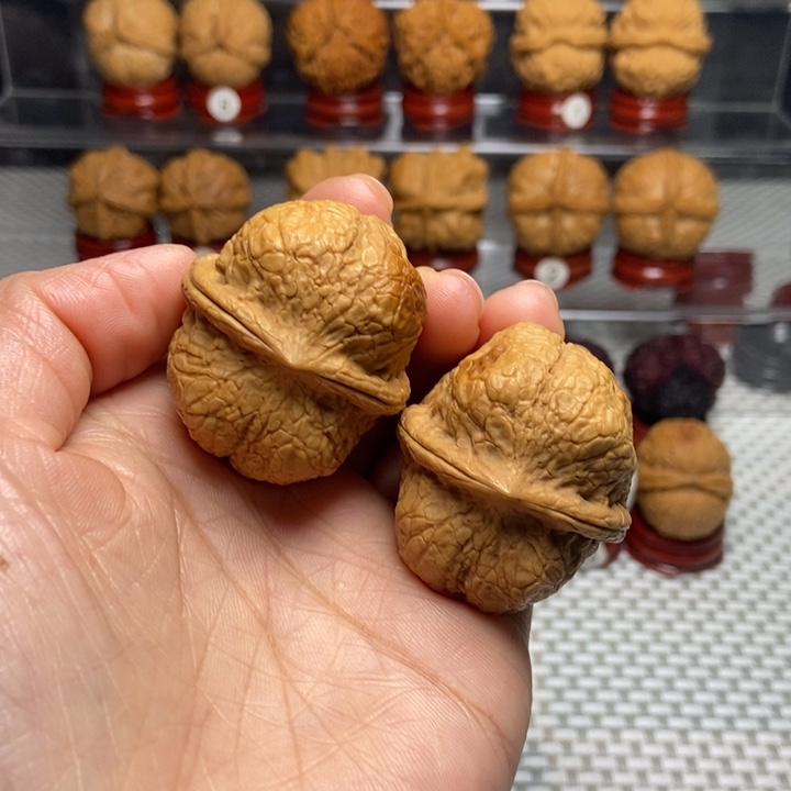 文玩核桃把件40方尊