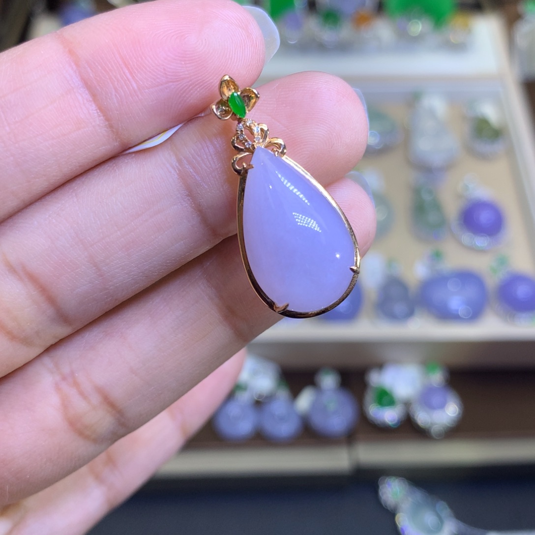 翡翠颈饰18K金镶嵌翡翠