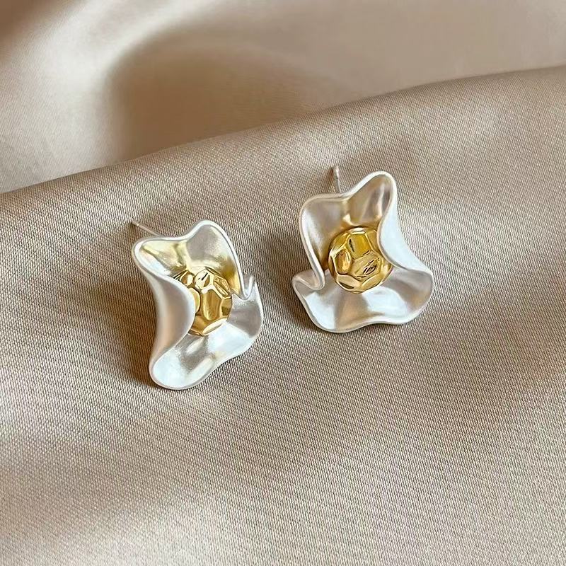 铜合金耳饰 小众花朵耳钉女轻奢高级R-2261