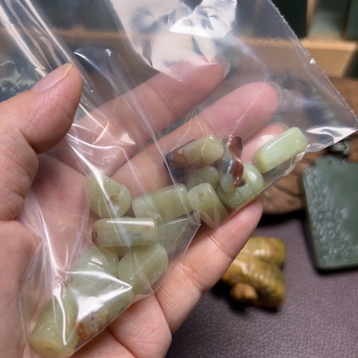 用***0岫岩河磨玉（透闪石质玉）未镶嵌颈饰