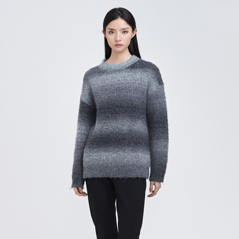 sdeer圣迪奥女装休闲圆领渐变落肩袖宽松保暖长袖针织衫S21463571