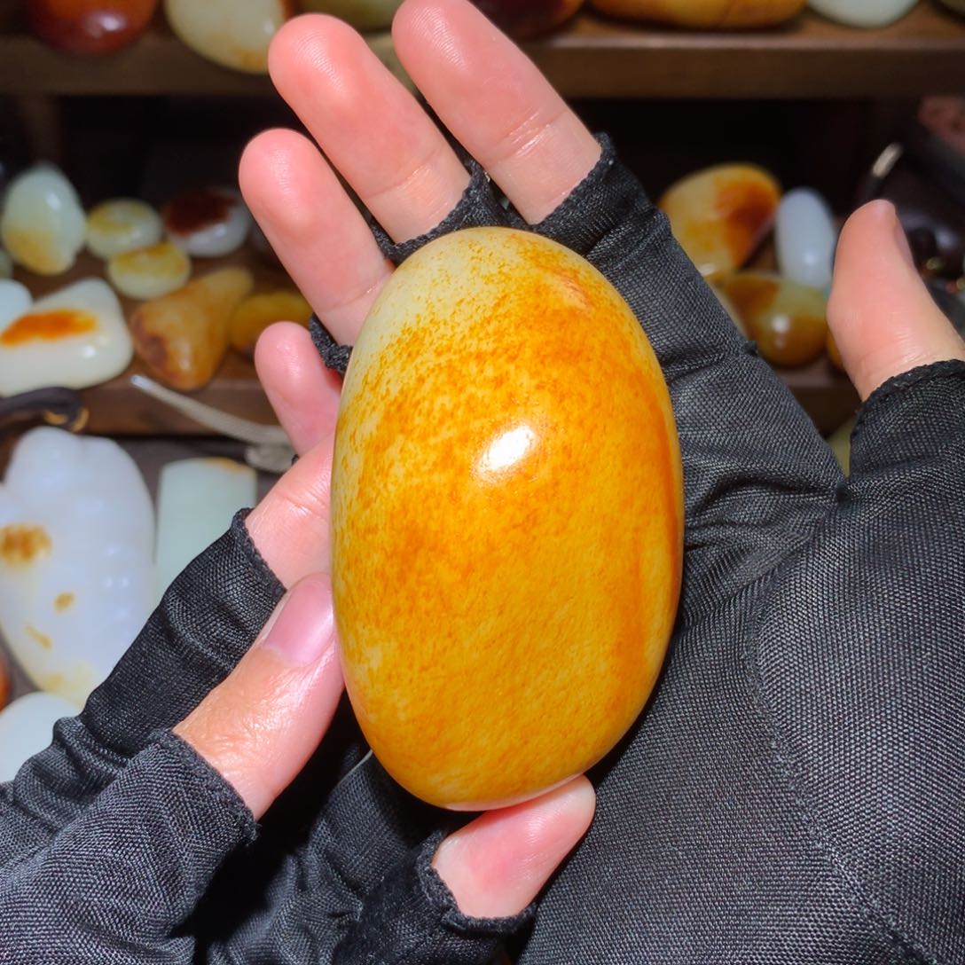 简***福和田玉未镶嵌颈饰