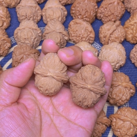 【闪购商品】文玩核桃吊坠瑕疵元宝40