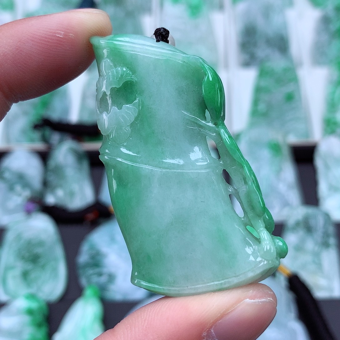 翡翠颈饰未镶嵌翡翠吊坠