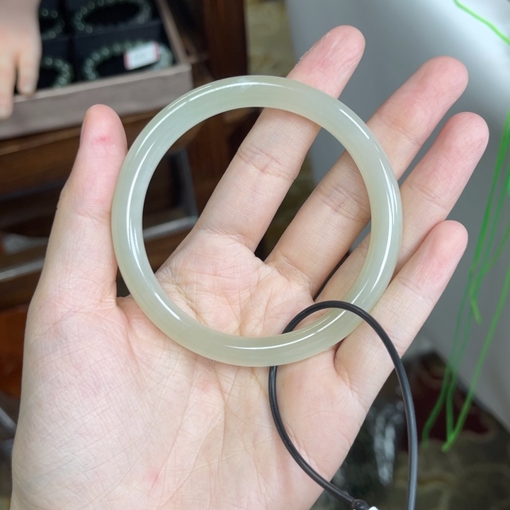 和田玉未镶嵌手镯59