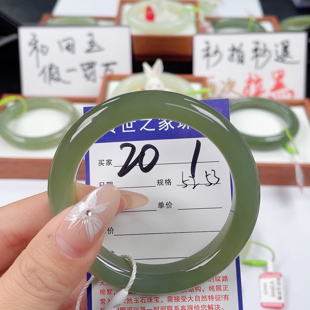 和田玉手镯未镶嵌