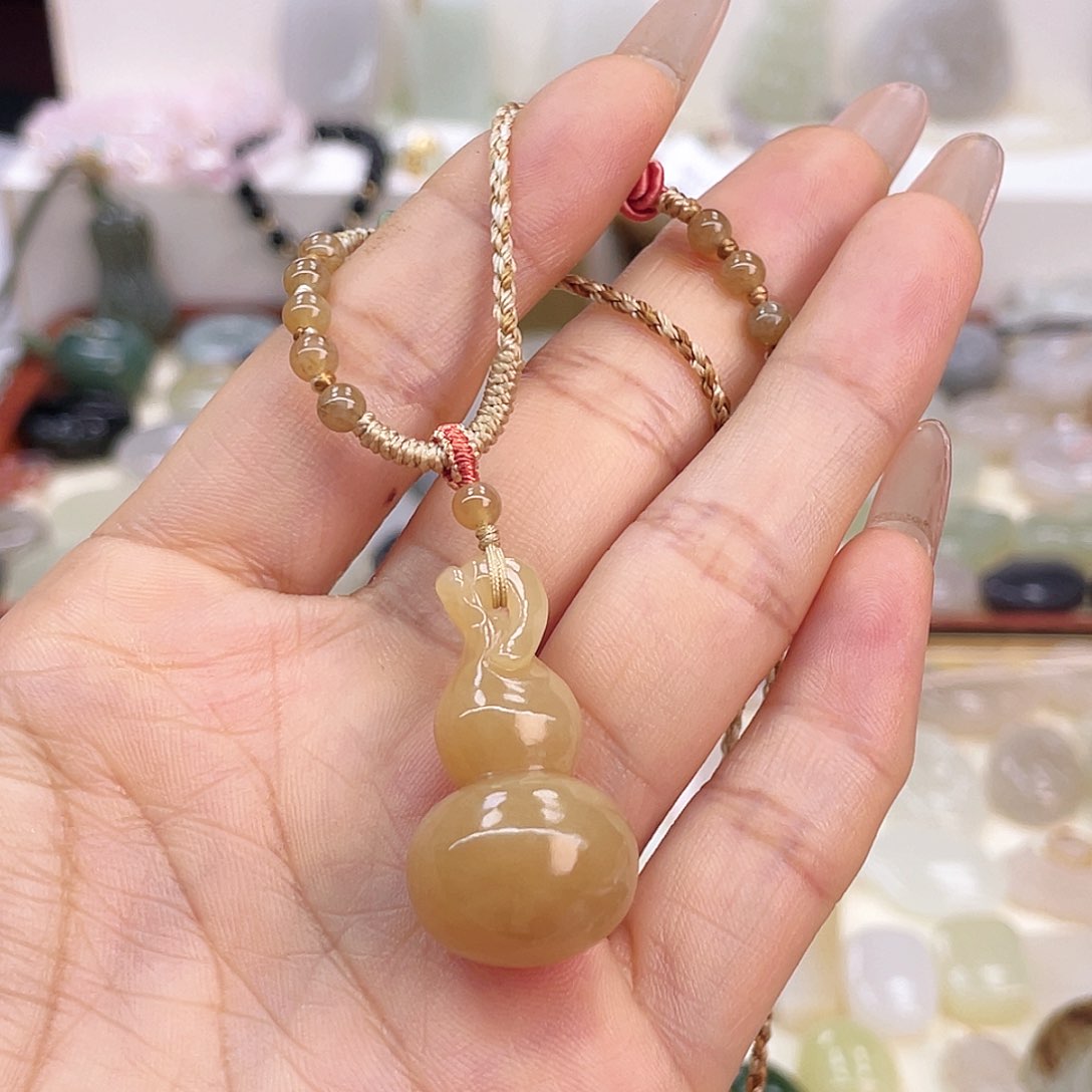 【闪购商品】和田玉吊坠(赠链)未镶嵌心***