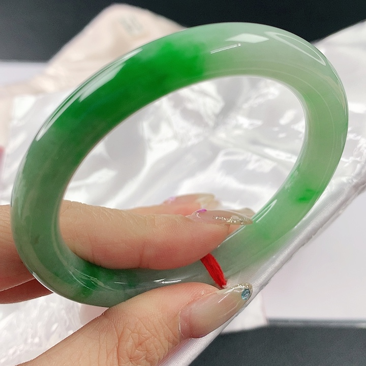 未镶嵌手镯翡翠，682