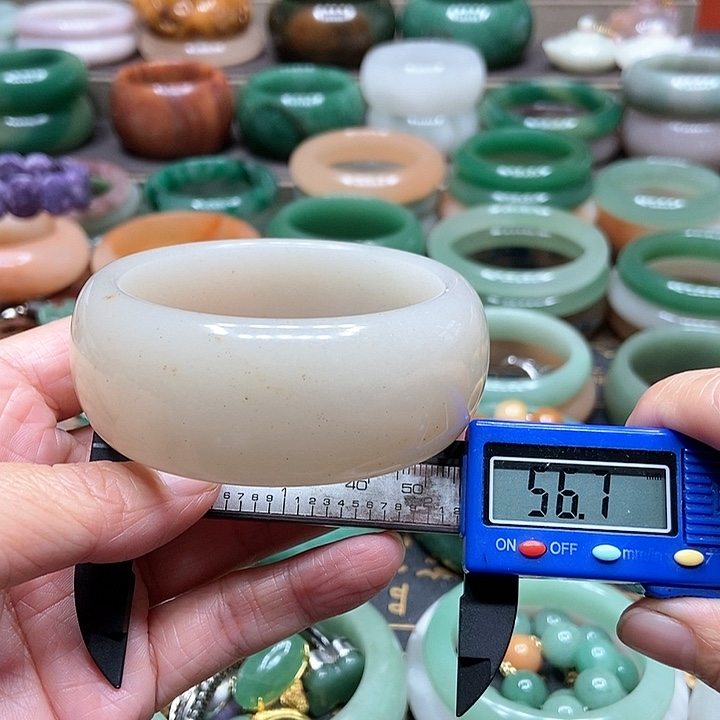 石英质玉手镯未镶嵌