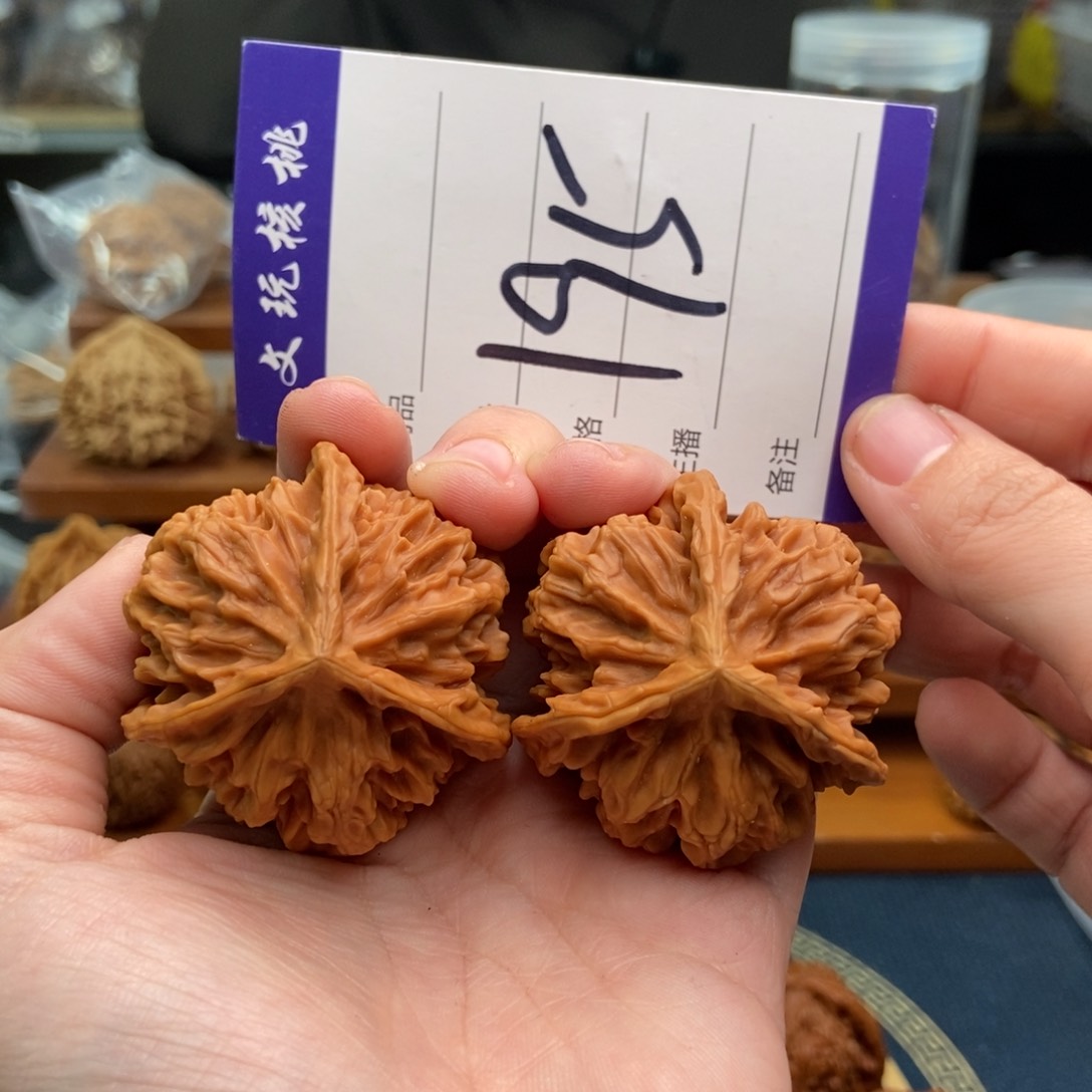 文玩核桃吊坠45三棱