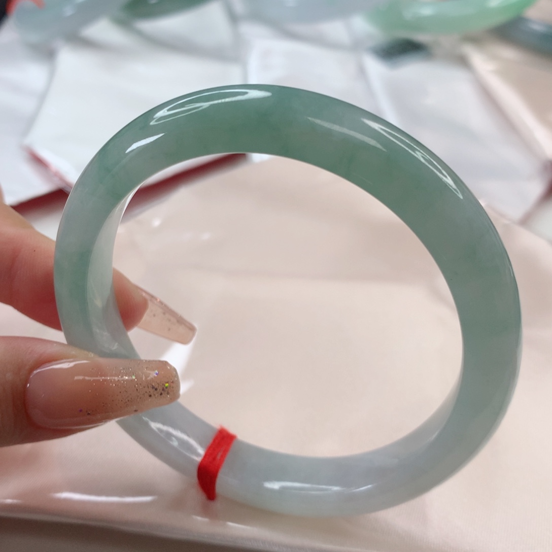 翡翠手镯未镶嵌58.6圈口 正圈